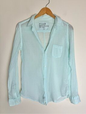 Frank & Eileen Barry Button-Down Shirt Size Small Light Blue